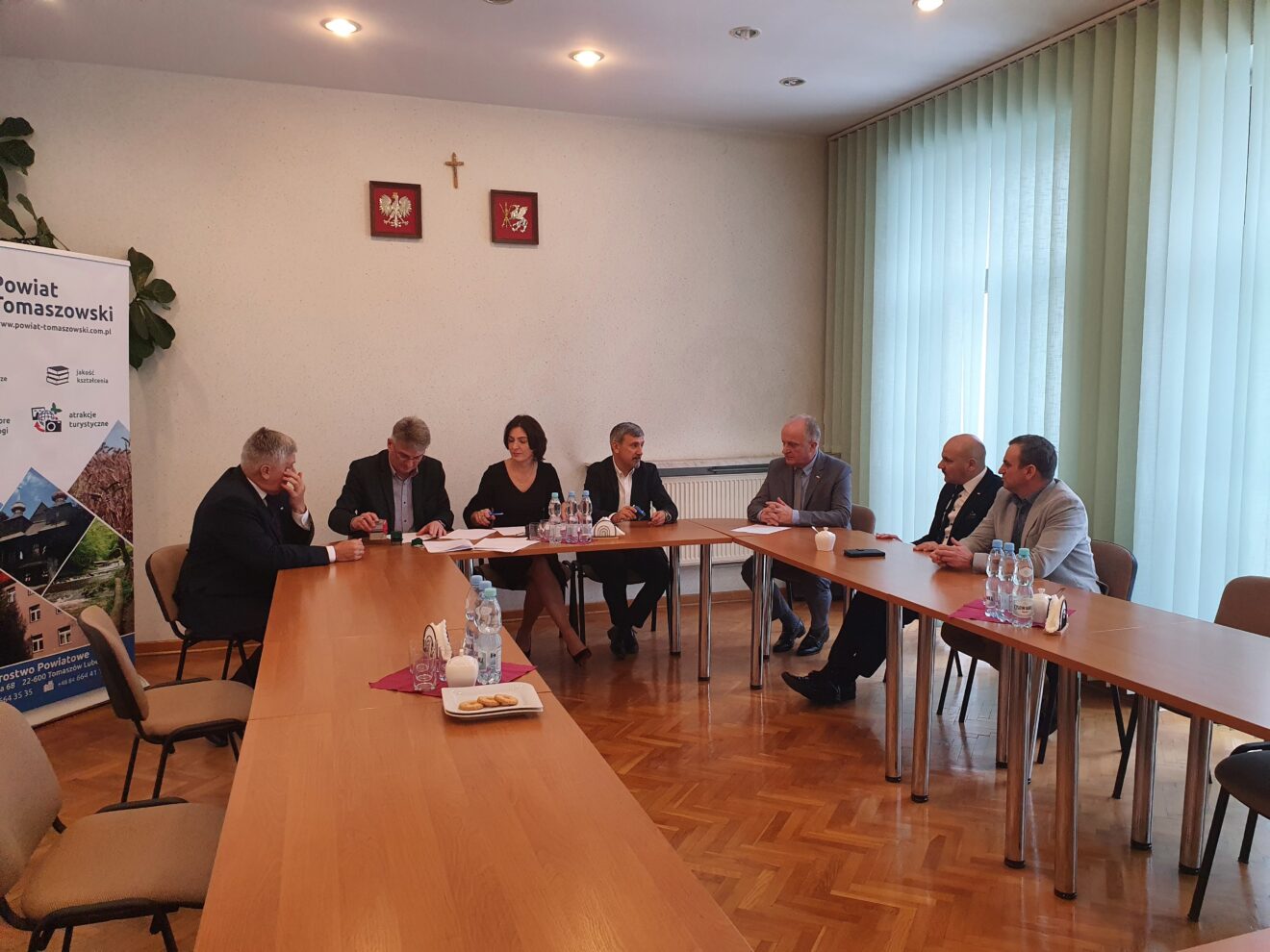W podpisaniu umowy uczestniczyli także: Tomasz Zieliński – Poseł na Sejm RP, Jarosław Korzeń – Wicestarosta oraz Grzegorz Mazik – Wicedyrektor ZDP.