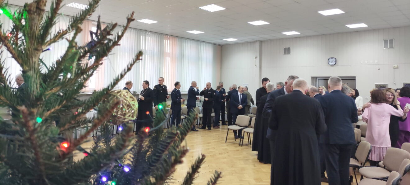 29 grudnia w Starostwie Powiatowym odbyło się spotkanie opłatkowe radnych Rady Powiatu w Tomaszowie Lubelskim, przedstawicieli samorządów powiatu, dyrektorów jednostek organizacyjnych powiatu straży pożarnej, straży granicznej i policji.