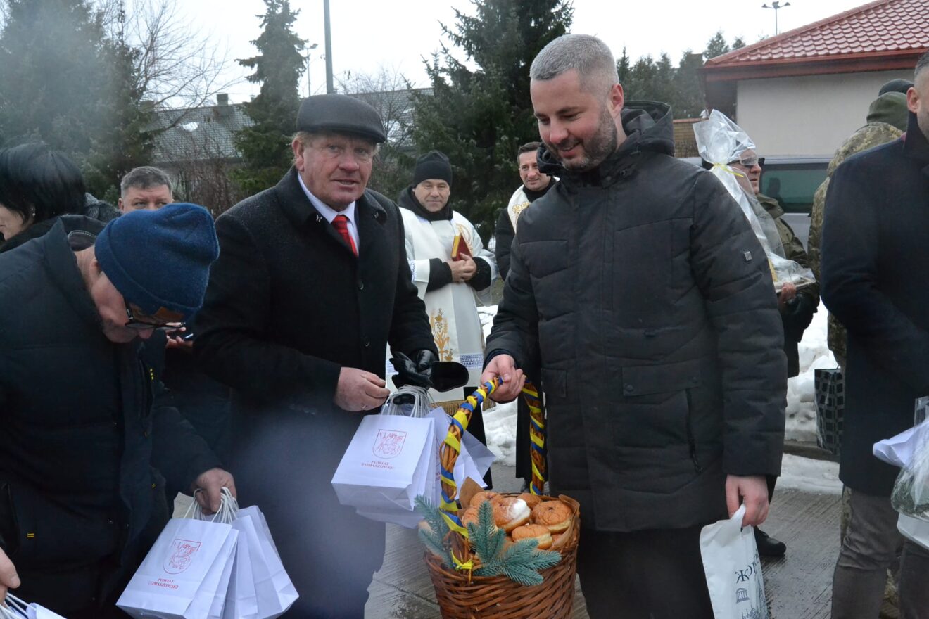 Betlejemskie Światełko Pokoju na granicy w Hrebennem