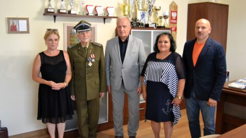 Złotym Krzyżem Zasługi Virtuti Militari