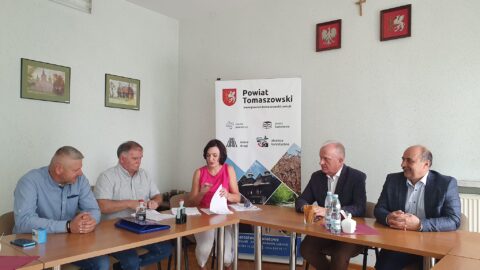 Remont dachu oraz malowanie elewacji w II LO w Tomaszowie Lubelskim
