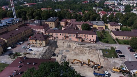 Roboty ziemne przy Centralnym Bloku Operacyjnym