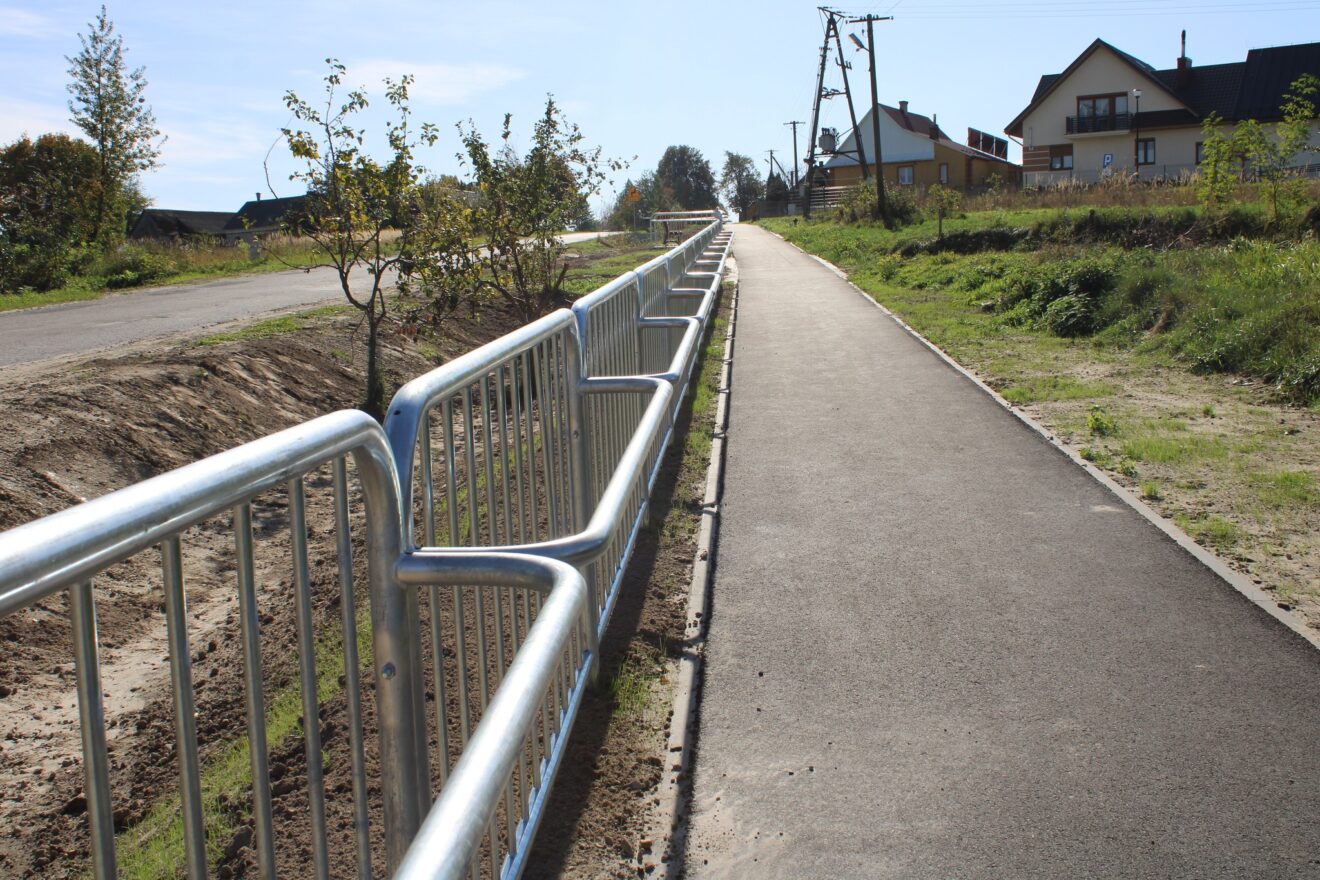 W Ulowie dokonano odbioru zadania pn. „Budowa drogi dla pieszych przy drodze powiatowej nr 3285L w miejscowości Ulów”