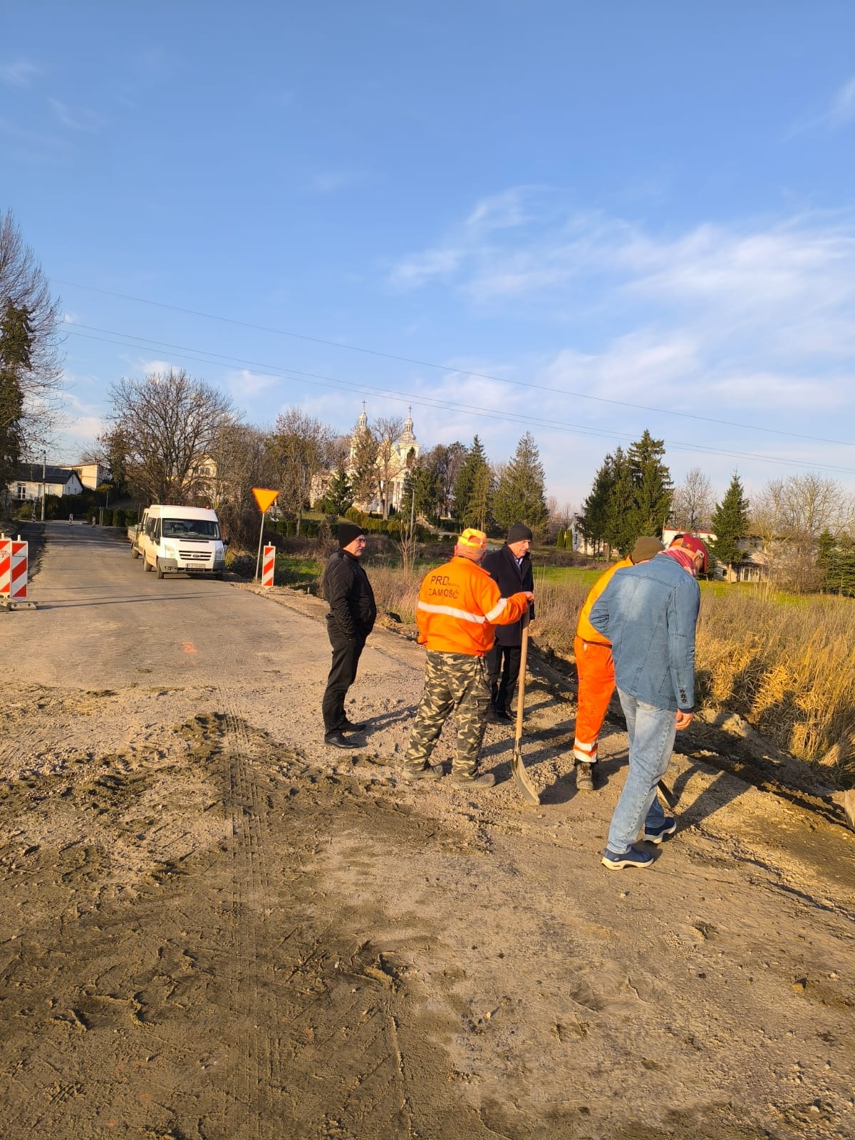 Prace nad przebudową 560-metrowego odcinka drogi powiatowej Nowa Wieś–Podhorce wciąż trwają, ale są już na końcowym etapie.