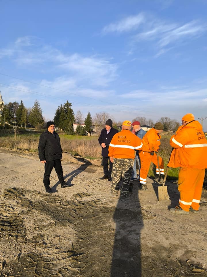 Prace nad przebudową 560-metrowego odcinka drogi powiatowej Nowa Wieś–Podhorce wciąż trwają, ale są już na końcowym etapie.