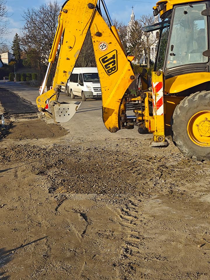 Prace nad przebudową 560-metrowego odcinka drogi powiatowej Nowa Wieś–Podhorce wciąż trwają, ale są już na końcowym etapie.