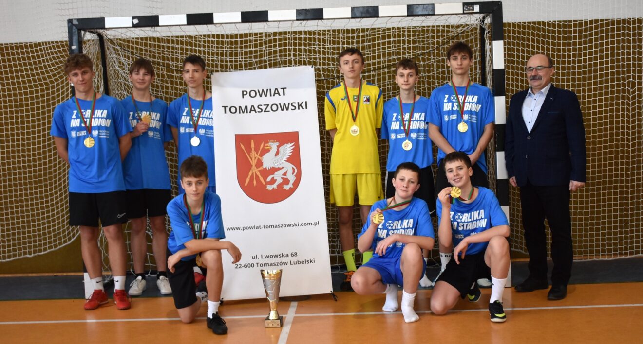 Mistrzostwa powiatu tomaszowskiego LZS o puchar w halowej piłce nożnej chłopców szkół podstawowych klas VII-VIII