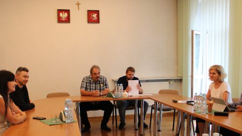Na zdj znajdują się osoby uczestniczące w spotkaniu dotyczącym projektu pn. "E- geodezja II"