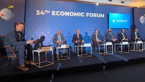 Wicestarosta Jarosław Korzeń w gronie uczestników panelu ‘Turystyka – jak wygrać wyścig po pieniądze turystów?’ podczas XXXIV Forum Ekonomicznego w Karpaczu