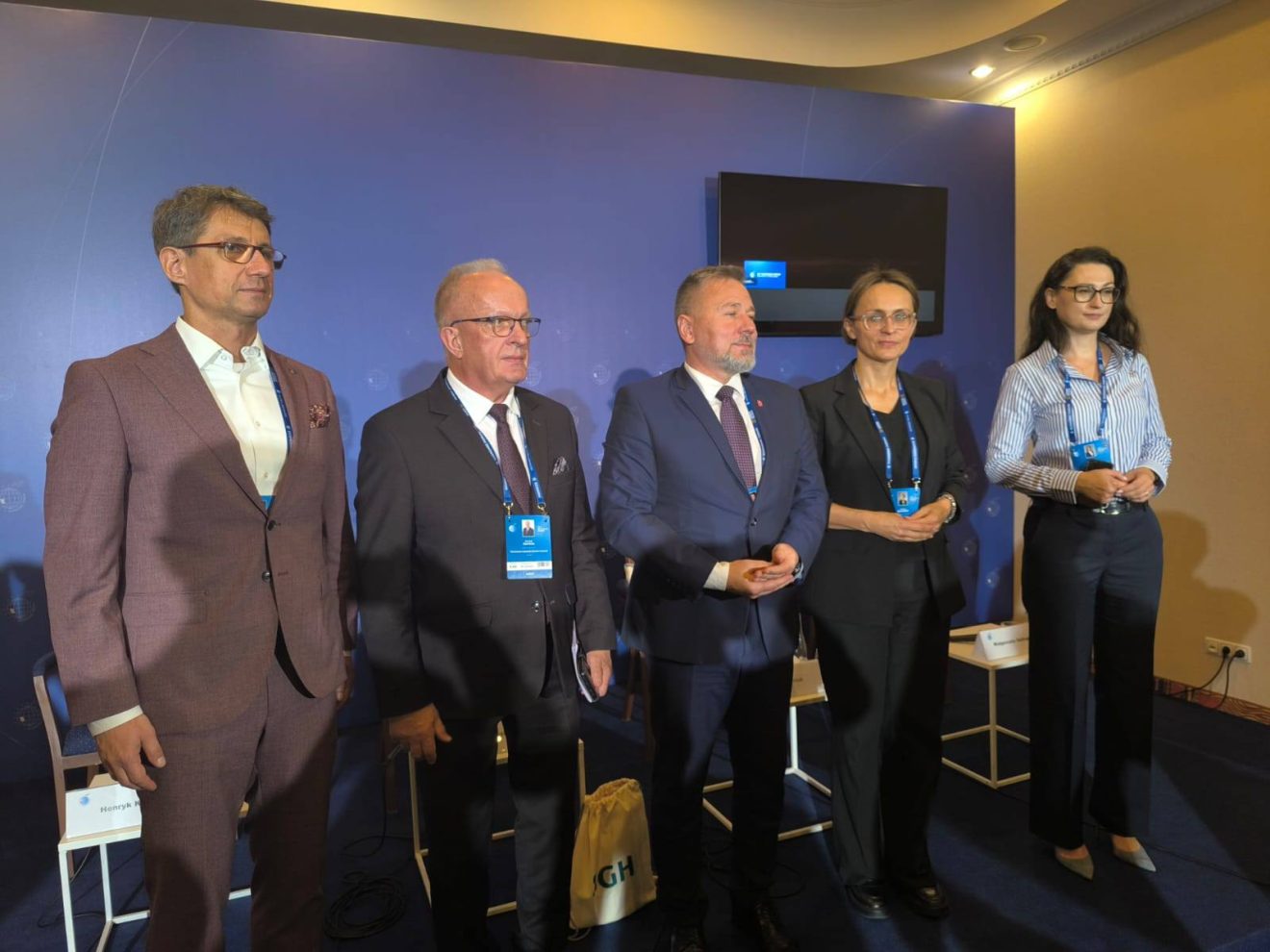Starosta Tomaszowski Henryk Karwan w gronie uczestników panelu "Samorządy a ochrona środowiska" podczas XXXIV Forum Ekonomicznego w Karpaczu