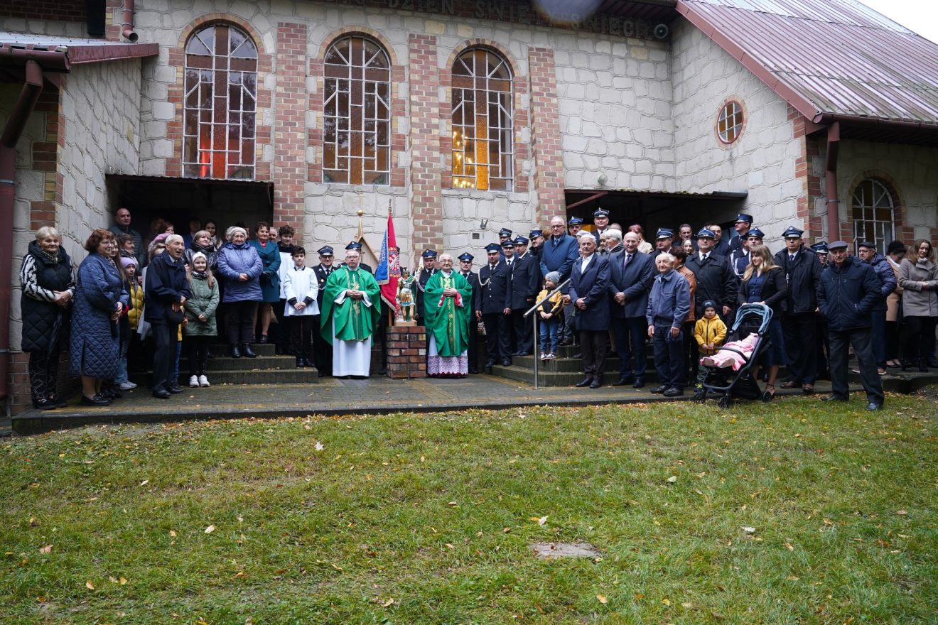 Uroczystość przekazania nowego samochodu strażackiego dla jednostki Ochotniczej Straży Pożarnej w Werechaniach