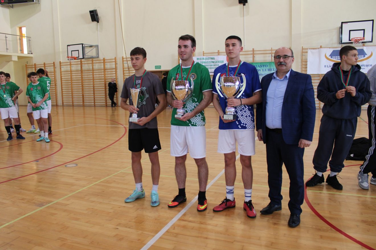 Komunikat Mistrzostw Powiatu Tomaszowskiego Szkół Ponadpodstawowych w Halowej Piłce Nożnej Chłopców.