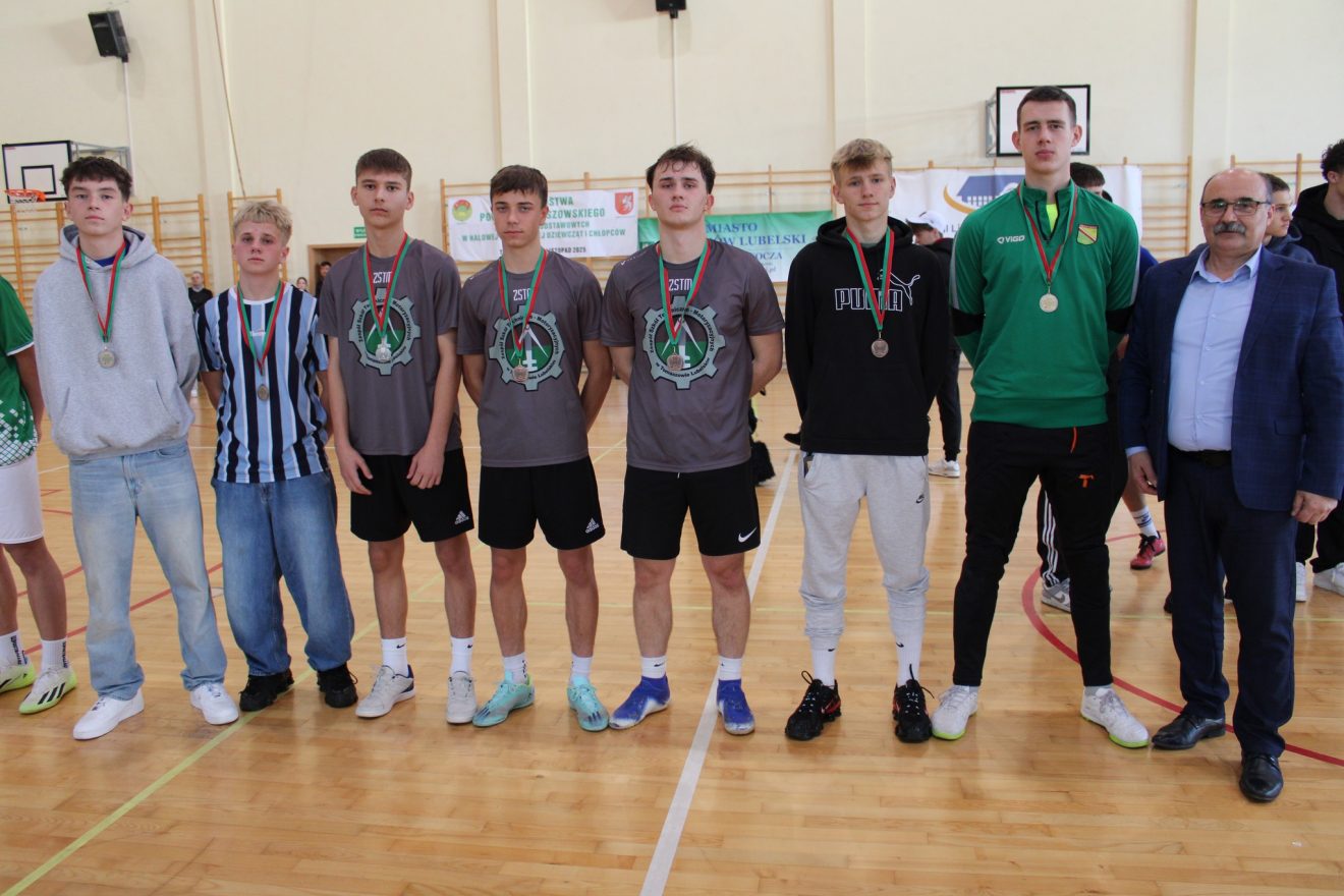 Komunikat Mistrzostw Powiatu Tomaszowskiego Szkół Ponadpodstawowych w Halowej Piłce Nożnej Chłopców.