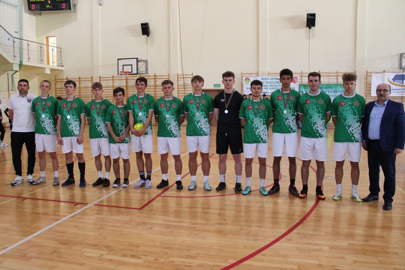 Komunikat Mistrzostw Powiatu Tomaszowskiego Szkół Ponadpodstawowych w Halowej Piłce Nożnej Chłopców.