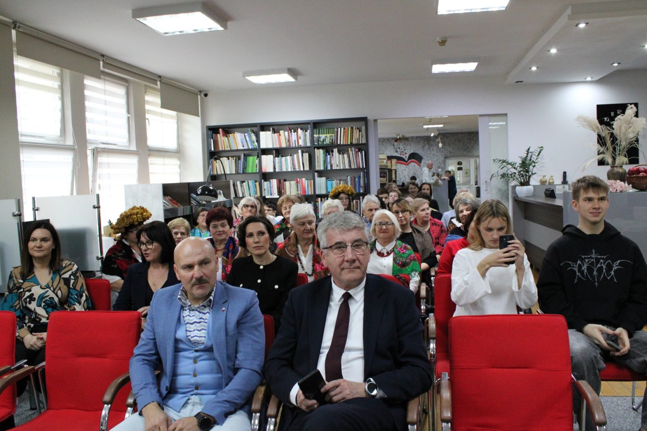 Spotkanie literackie w Miejskiej Bibliotece Publicznej im. Tomasza Zamoyskiego w Tomaszowie Lubelskim