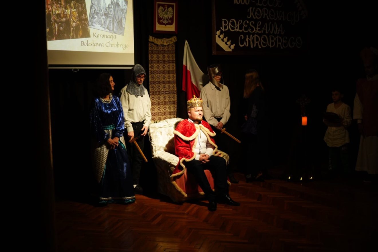 Wieczornica poświęcona początkom państwa polskiego, chrztowi Mieszka I oraz koronacji Bolesława Chrobrego w Specjalnym Ośrodku Szkolno-Wychowawczym w Tomaszowie Lubelskim