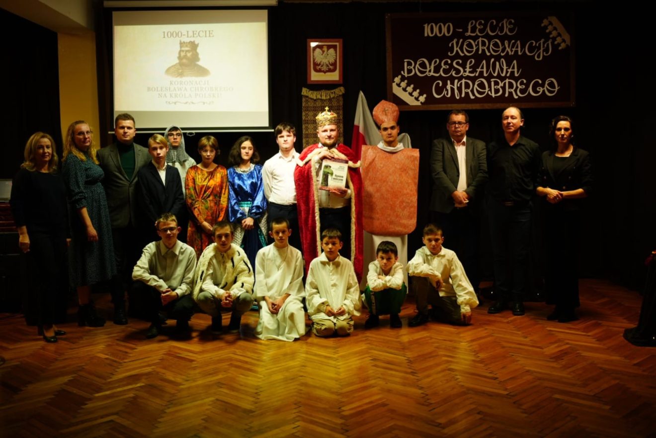 Wieczornica poświęcona początkom państwa polskiego, chrztowi Mieszka I oraz koronacji Bolesława Chrobrego w Specjalnym Ośrodku Szkolno-Wychowawczym w Tomaszowie Lubelskim