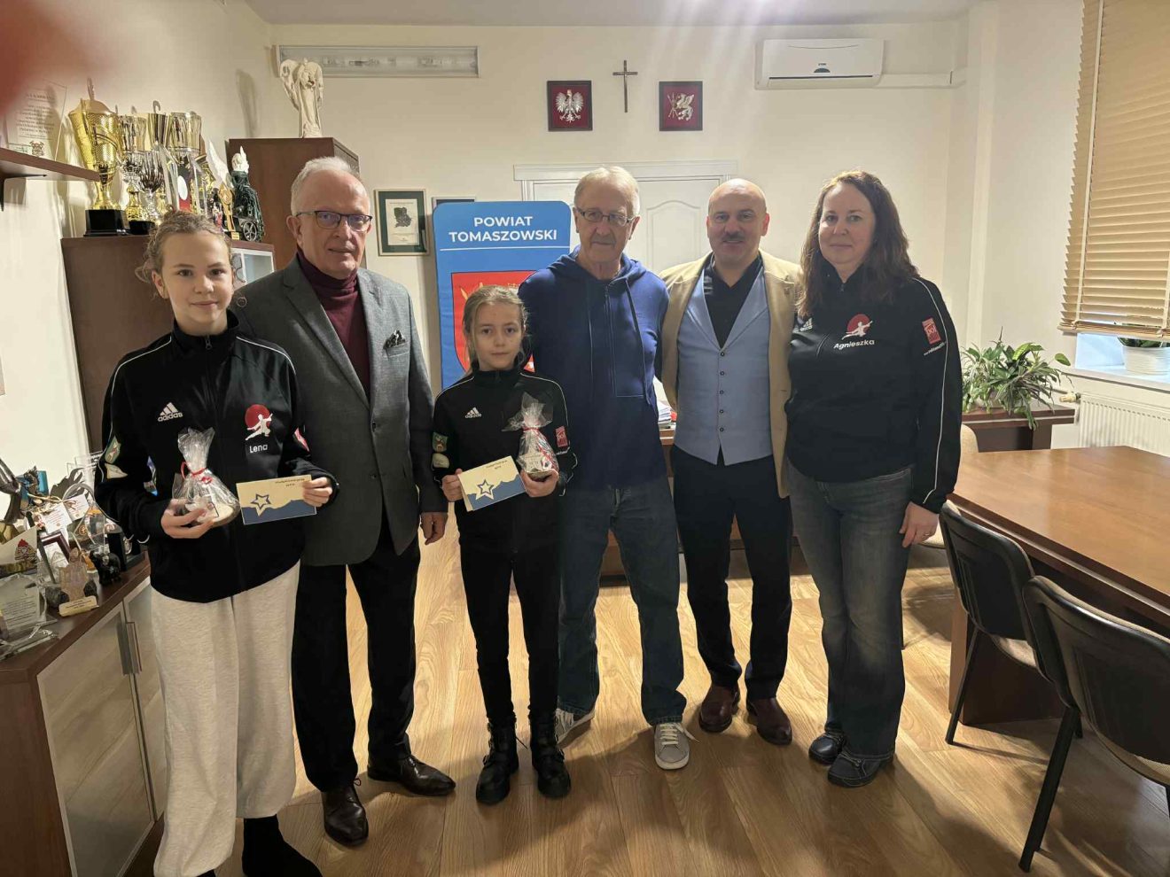 Świąteczna wizyta Klubu Karate Tradycyjnego w Starostwie Powiatowym