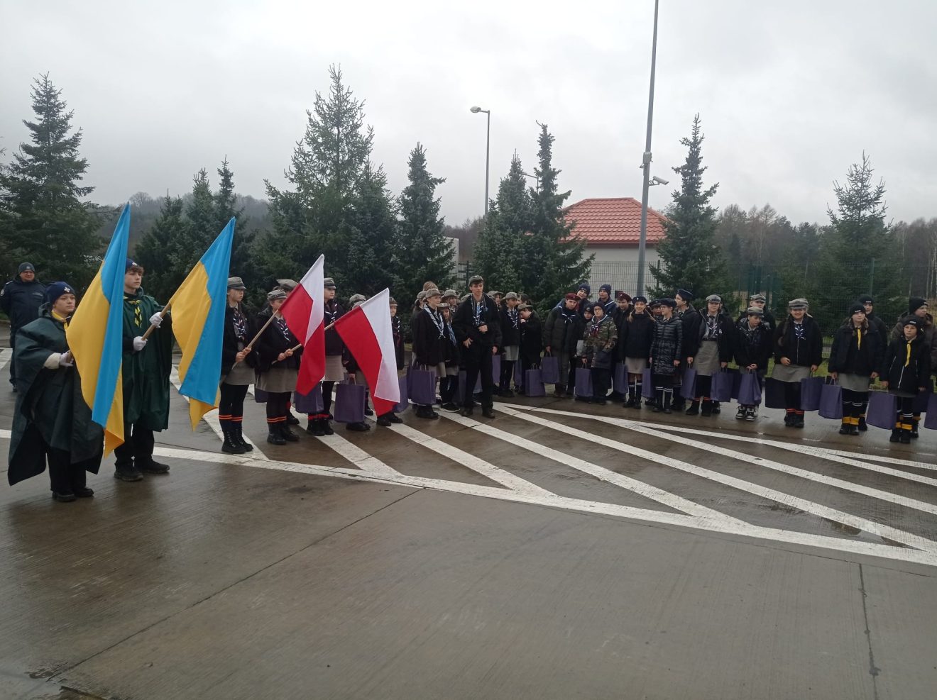 Przekazanie Betlejemskiego Światła Pokoju na polsko-ukraińskim przejściu granicznym Hrebenne–Rawa Ruska