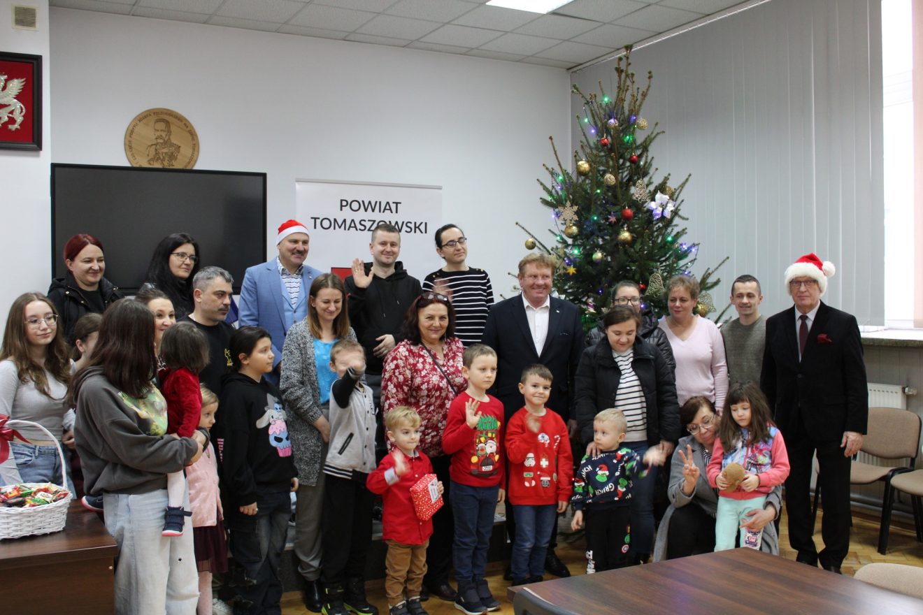 Henryk Karwan Starosta Tomaszowski w roli Mikołaja podczas akcji Kroniki Tygodnia „Wybierz sobie Mikołaja”
