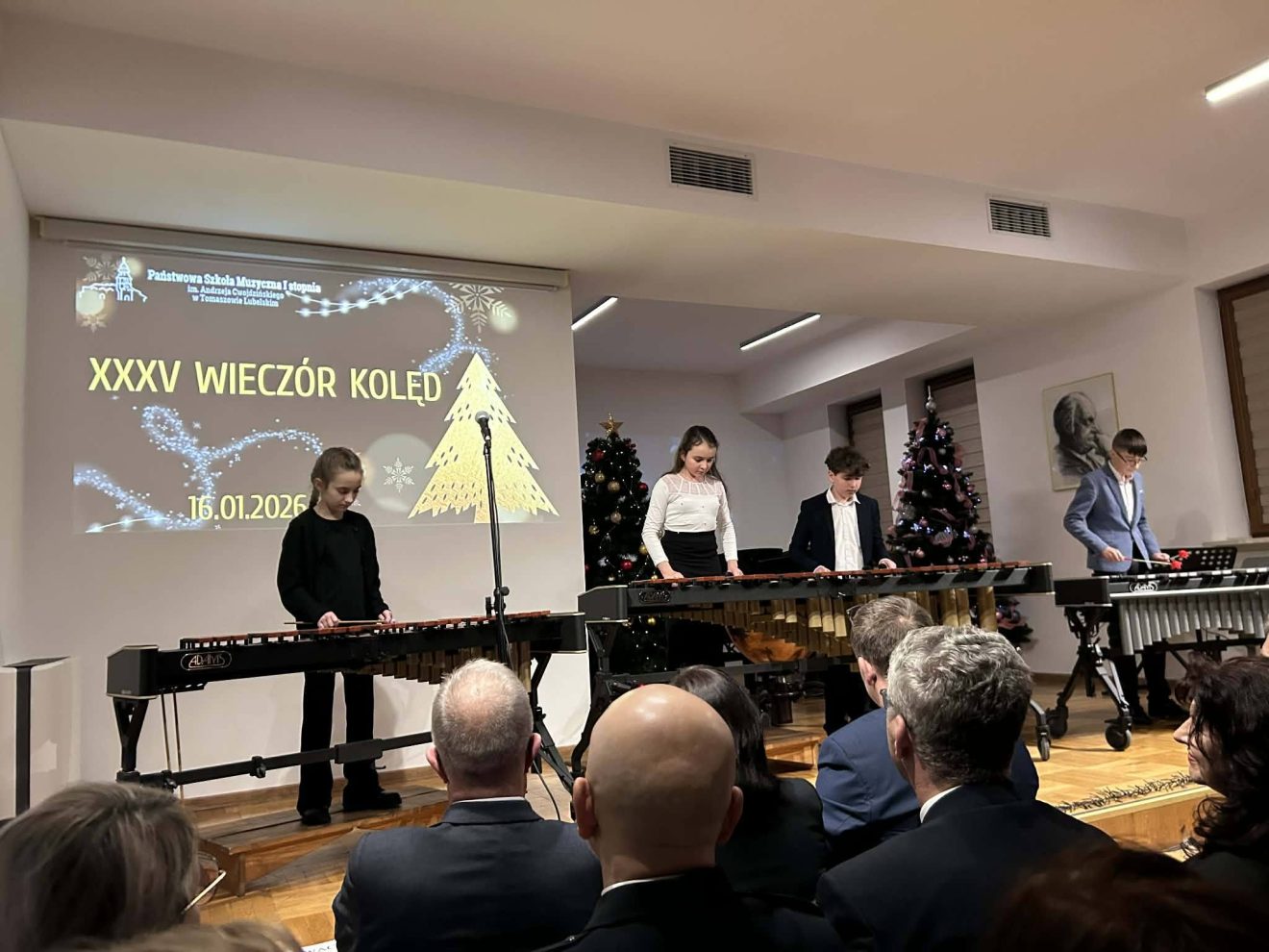 Koncert kolęd i pastorałek pn. „Kolędy – tradycja, która wciąż brzmi”,  w Państwowej Szkole Muzycznej I stopnia im. A. Cwojdzińskiego w Tomaszowie Lubelskim