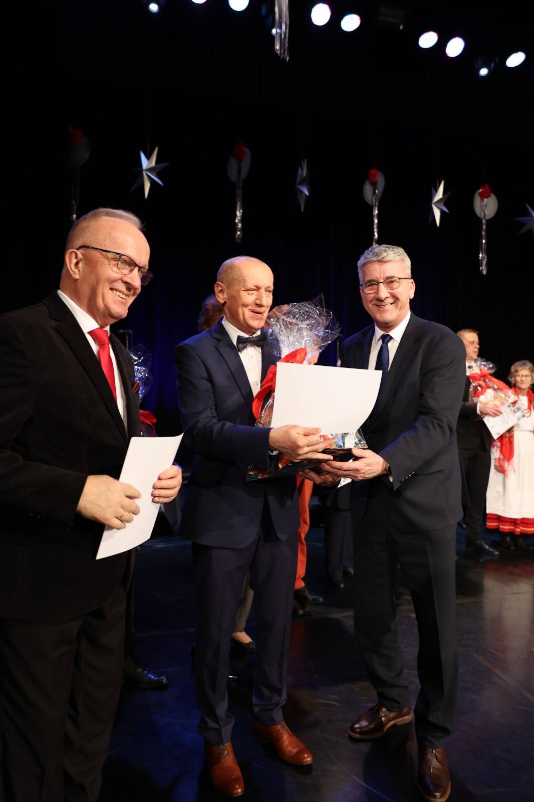 Powiatowy Koncert Kolęd i Pastorałek w Tomaszowskim Domu Kultury