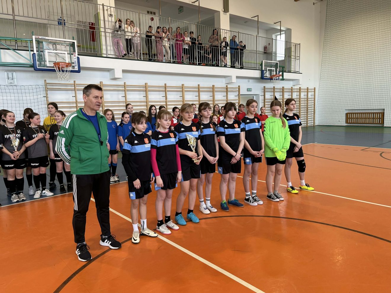 TURNIEJ PIŁKI HALOWEJ DZIEWCZĄT LZS TARNAWATKA 