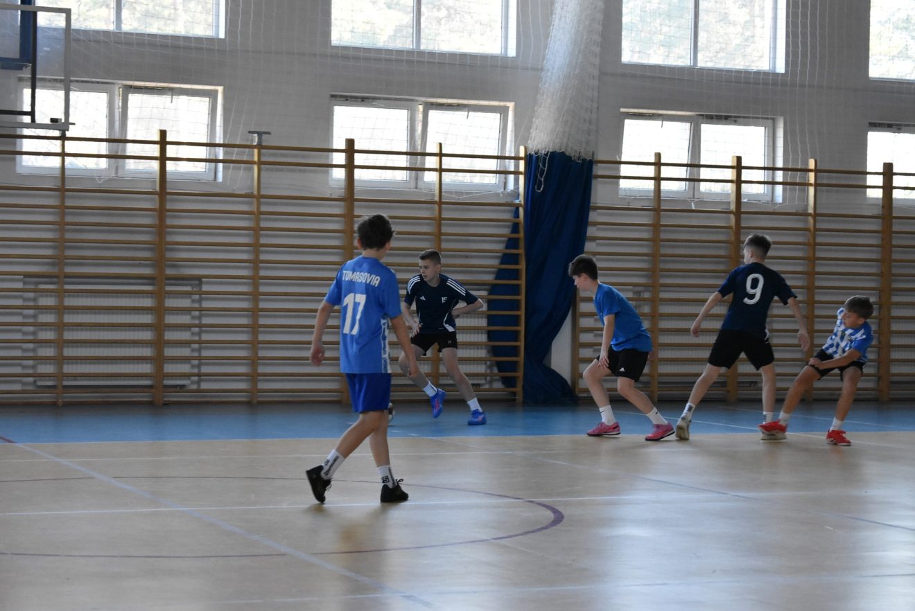 TURNIEJU PIŁKI HALOWEJ CHŁOPCÓW LZS LUBYCZA KRÓLEWSKA 