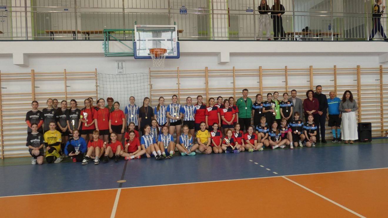 TURNIEJ PIŁKI HALOWEJ DZIEWCZĄT LZS TARNAWATKA