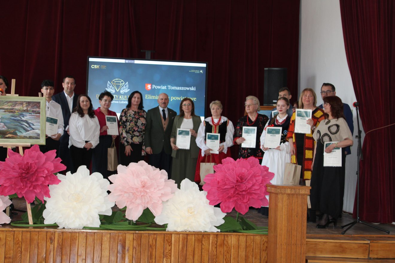 powiatowe eliminacje na zdjęciu laureaci