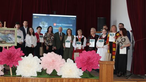 powiatowe eliminacje na zdjęciu laureaci