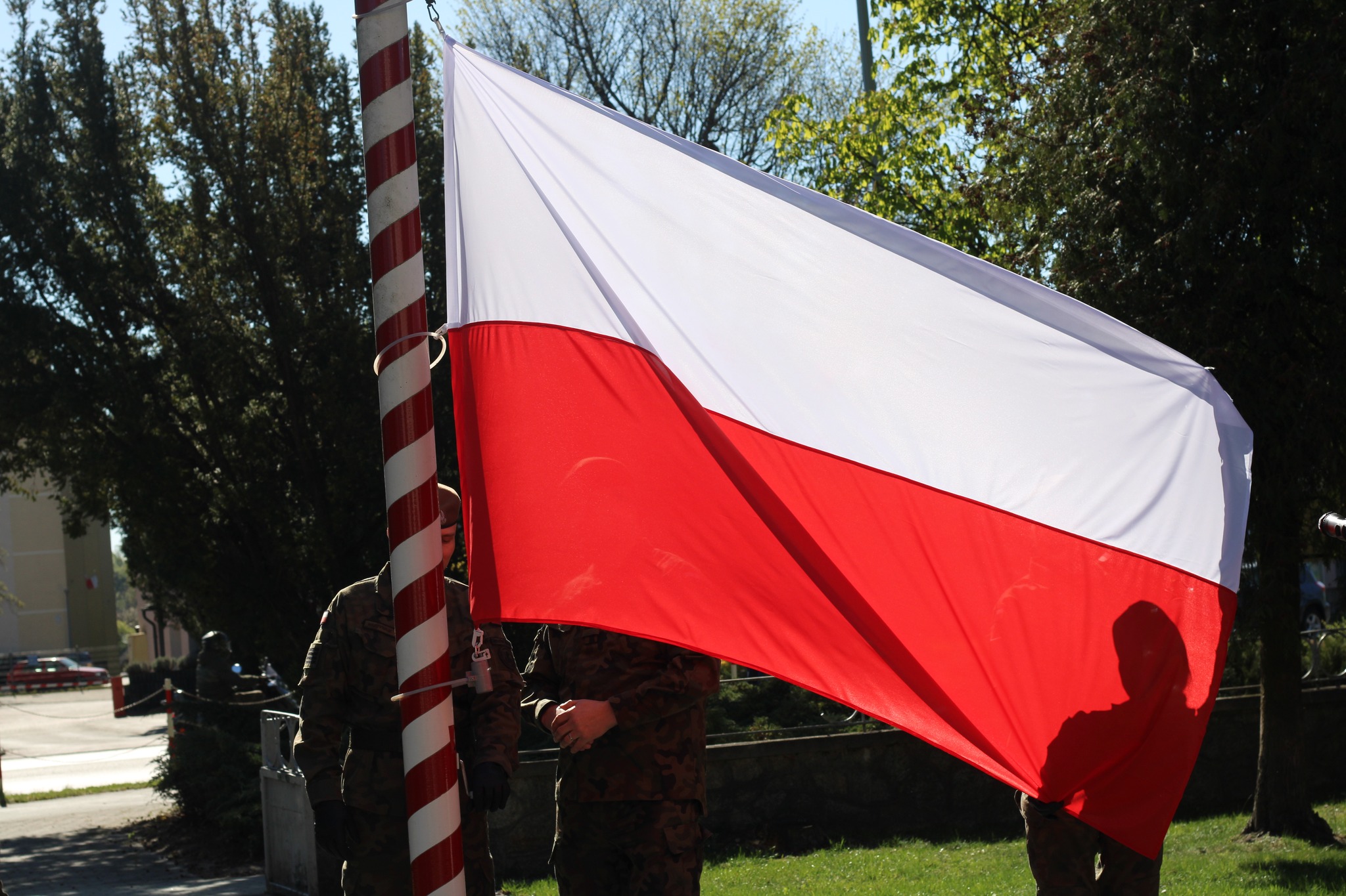 Na zdjęciu znajduje się flaga Rrzeczypospolitej Polskiej
