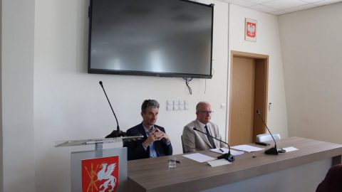 Starosta Tomaszowski Henryk Karwan uczestniczy w obradach Rady Społecznej SP ZOZ.
