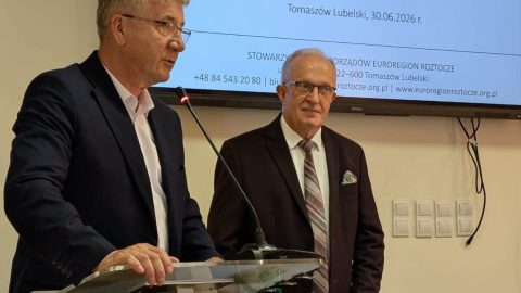 Na zdjęciu znajdują się Starosta Tomaszowski - Henryk Karwan oraz Wojciech Żukowski.