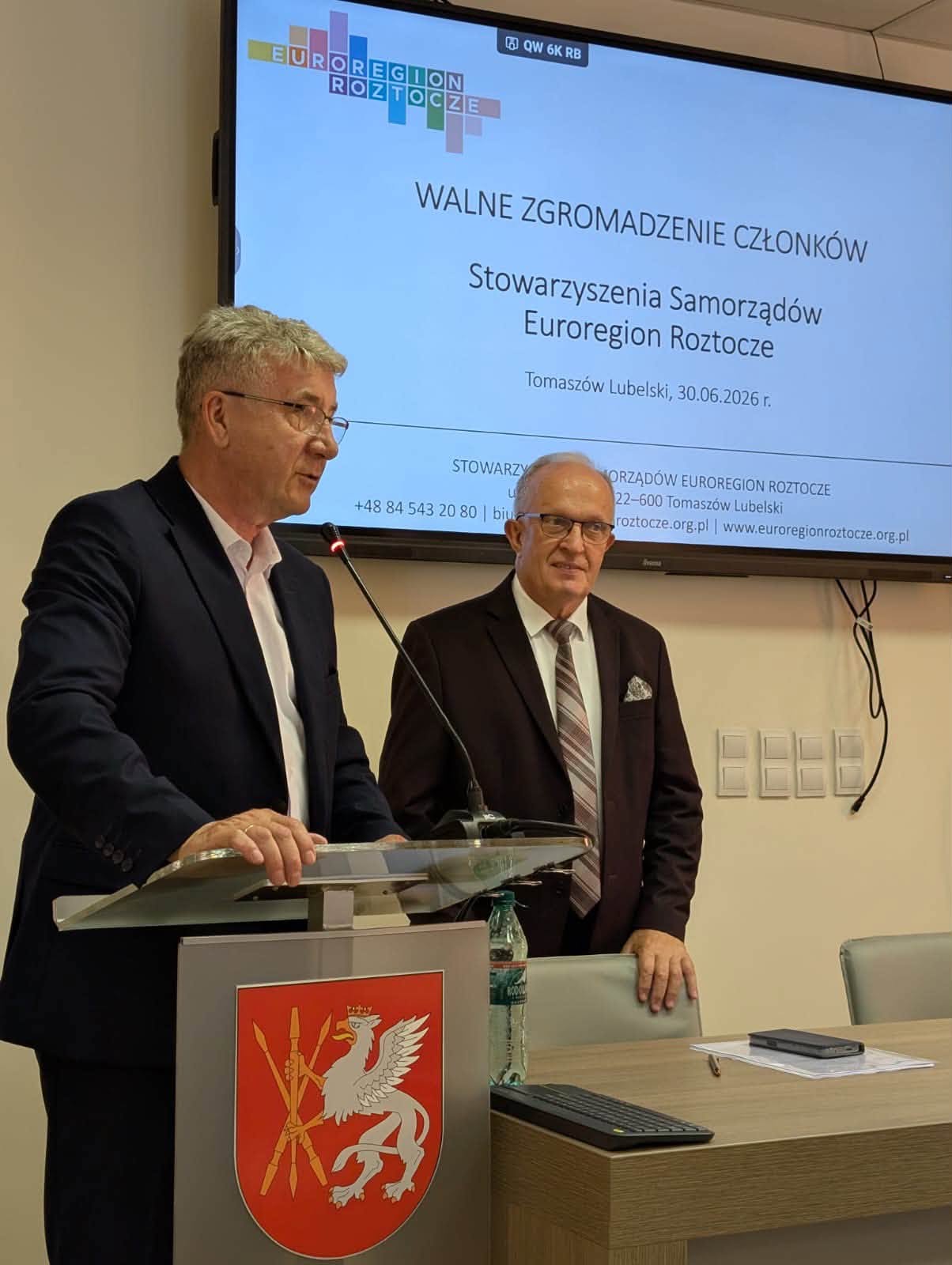 Na zdjęciu znajdują się Starosta Tomaszowski - Henryk Karwan oraz Wojciech Żukowski.