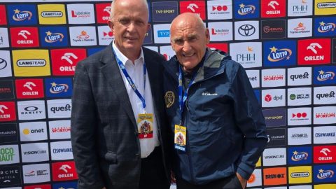 Na zdjęciu znajduje się Starosta Tomaszowski Henryk Karwan oraz Czesław Lang.