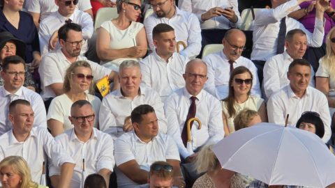 Na zdjęciu widać uczestników wydarzenia, wsród któych m.in znajduje się Starsota Tomaszowski oraz wójtowie z gmin z terenu Powiatu Tomaszowskiego.
