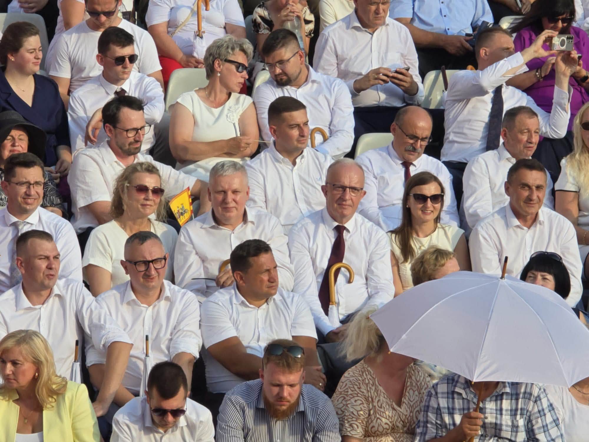Na zdjęciu widać uczestników wydarzenia, wsród któych m.in znajduje się Starsota Tomaszowski oraz wójtowie z gmin z terenu Powiatu Tomaszowskiego.