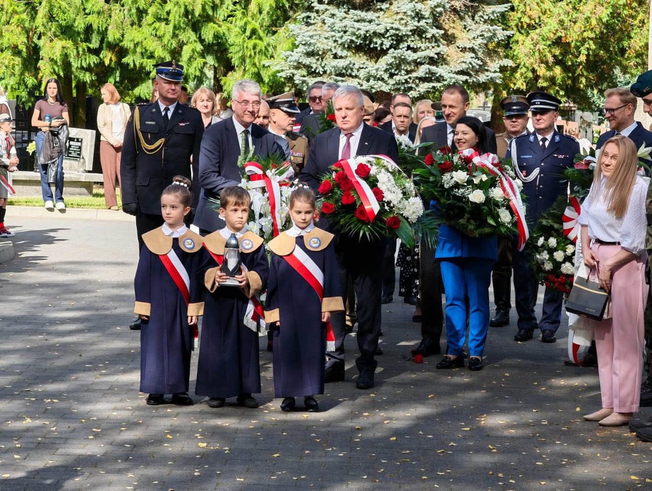 złożenie wieńców przy pomniku